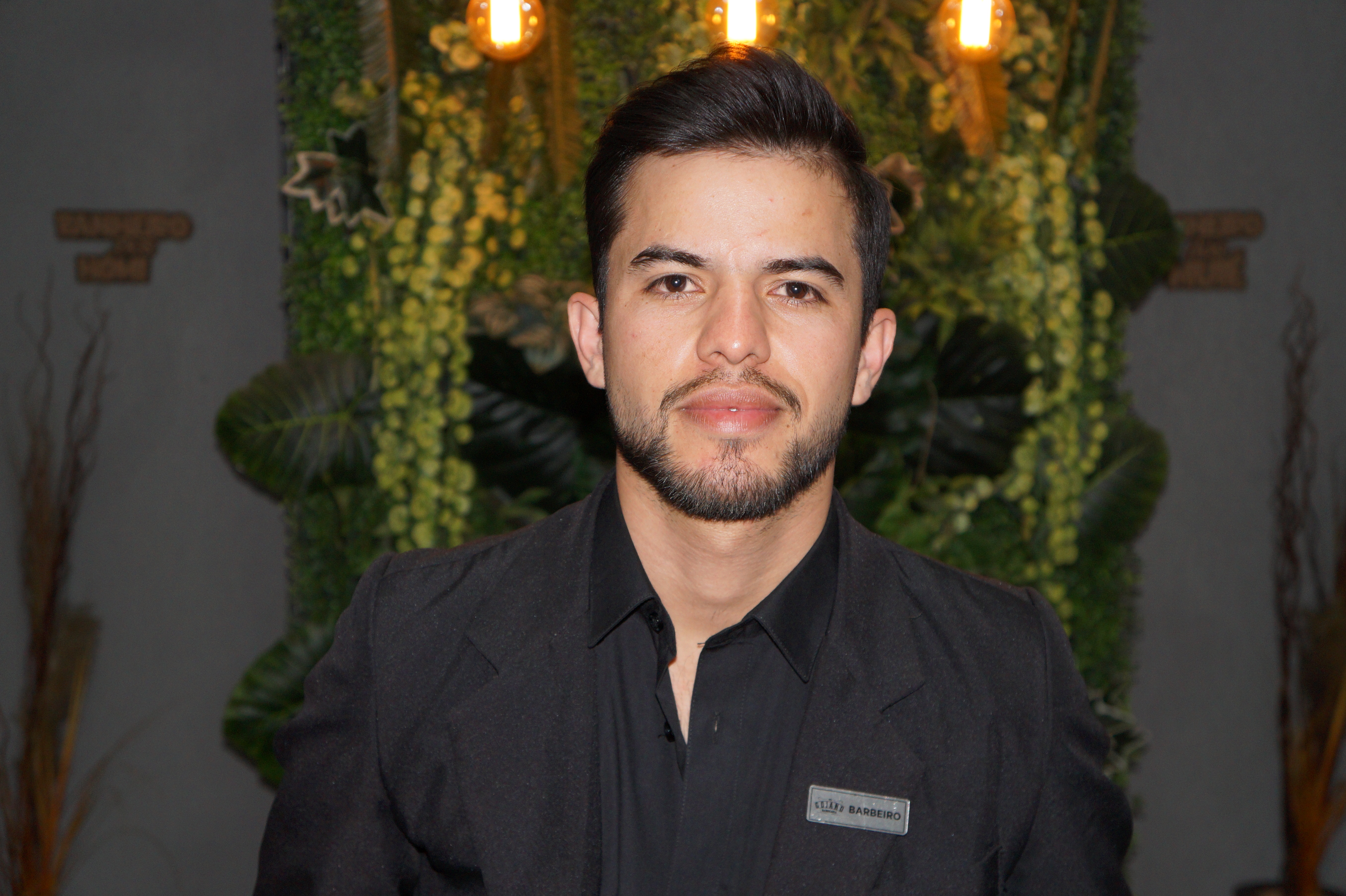 Retrato de Elias Fernandez na barbearia